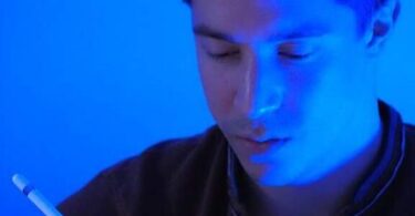 Does the Blue Light in Your Phone Actually Hurt Your Eyes